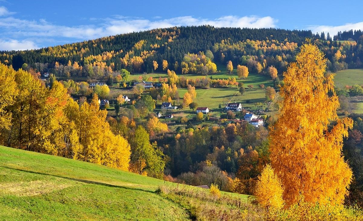 Opožděná dovolená na horách? Zažijte barevný podzim v Krkonoších